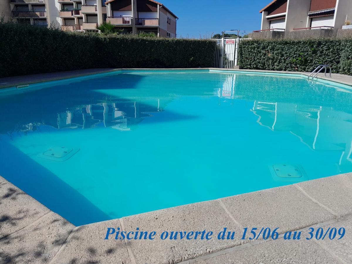 Joli 2 Pieces Sur Le Port Avec Piscine, Terrasse, Parking Apartamento Capbreton Exterior foto